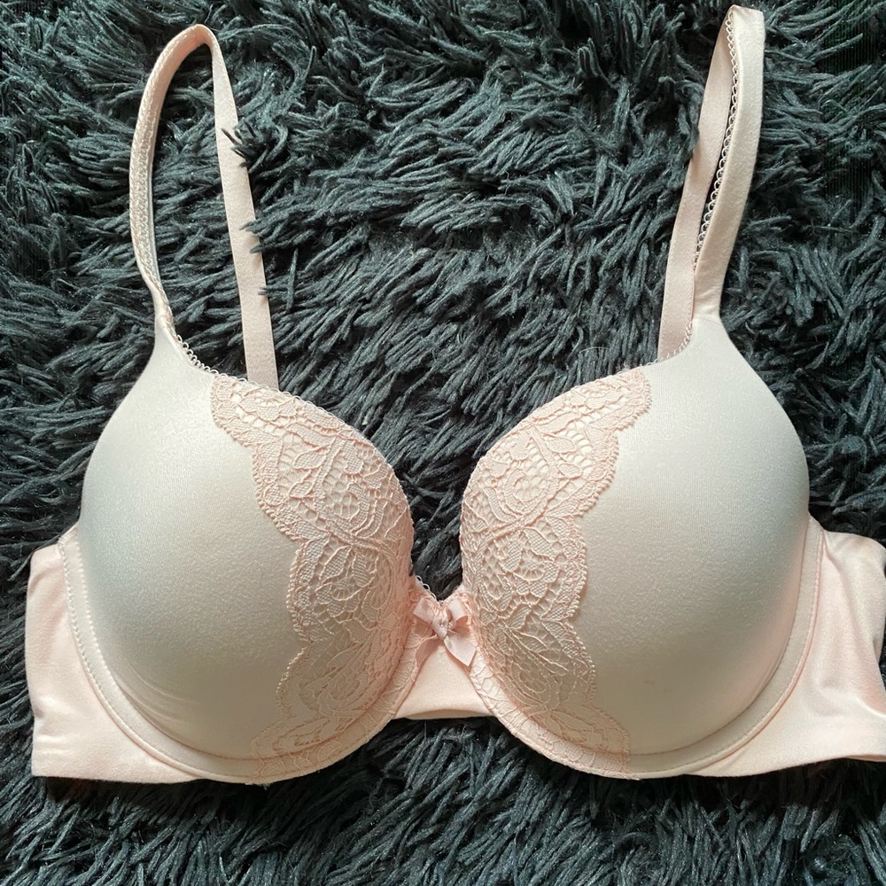 New Victoria Secret super soft, pink, lace push up bra 36 DD